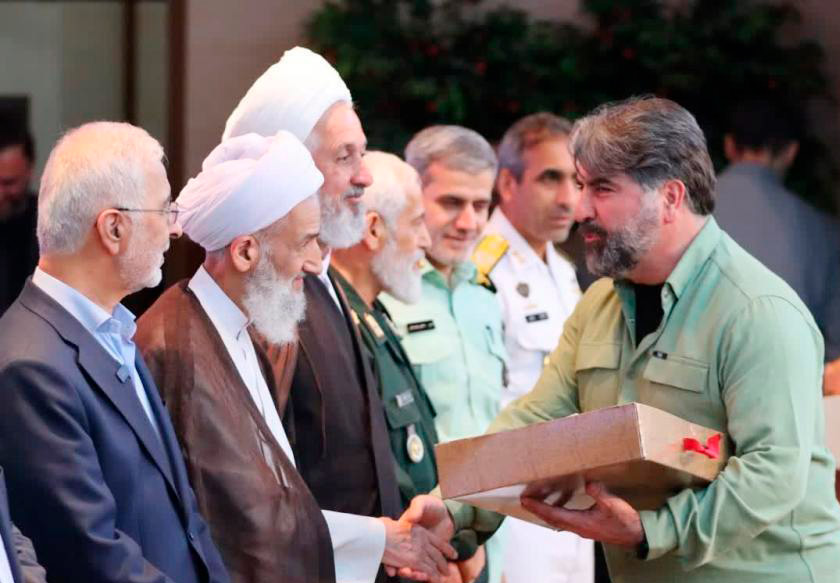 تقدیر از دست اندرکاران دومین کنگره ملی شهدای مازندران 9 تقدیر از دست اندرکاران دومین کنگره ملی شهدای مازندران