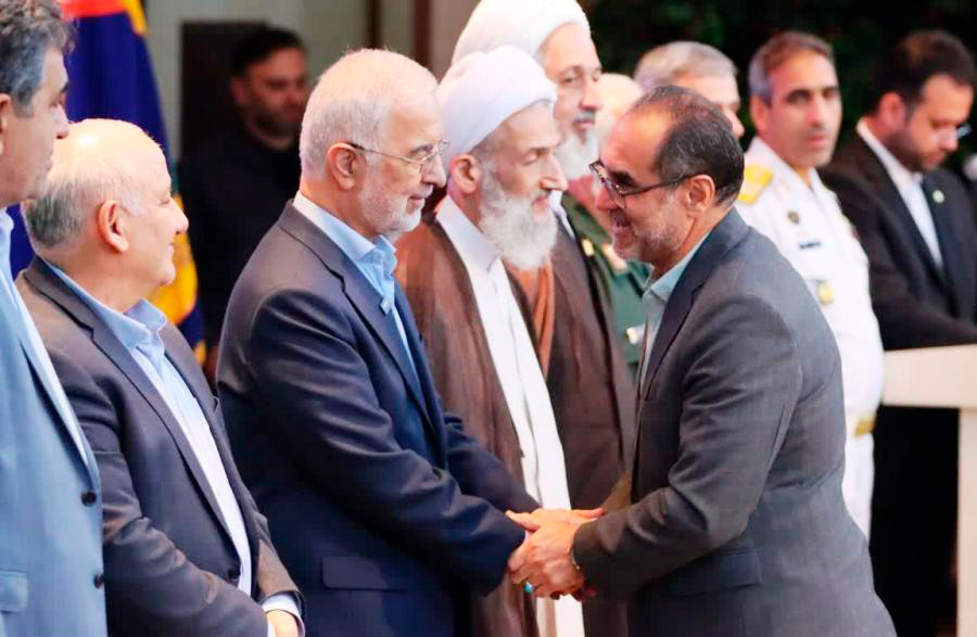 تقدیر از دست اندرکاران دومین کنگره ملی شهدای مازندران 10 تقدیر از دست اندرکاران دومین کنگره ملی شهدای مازندران