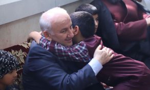 دکتر یونسی استاندار مازندران حامی یتیمان